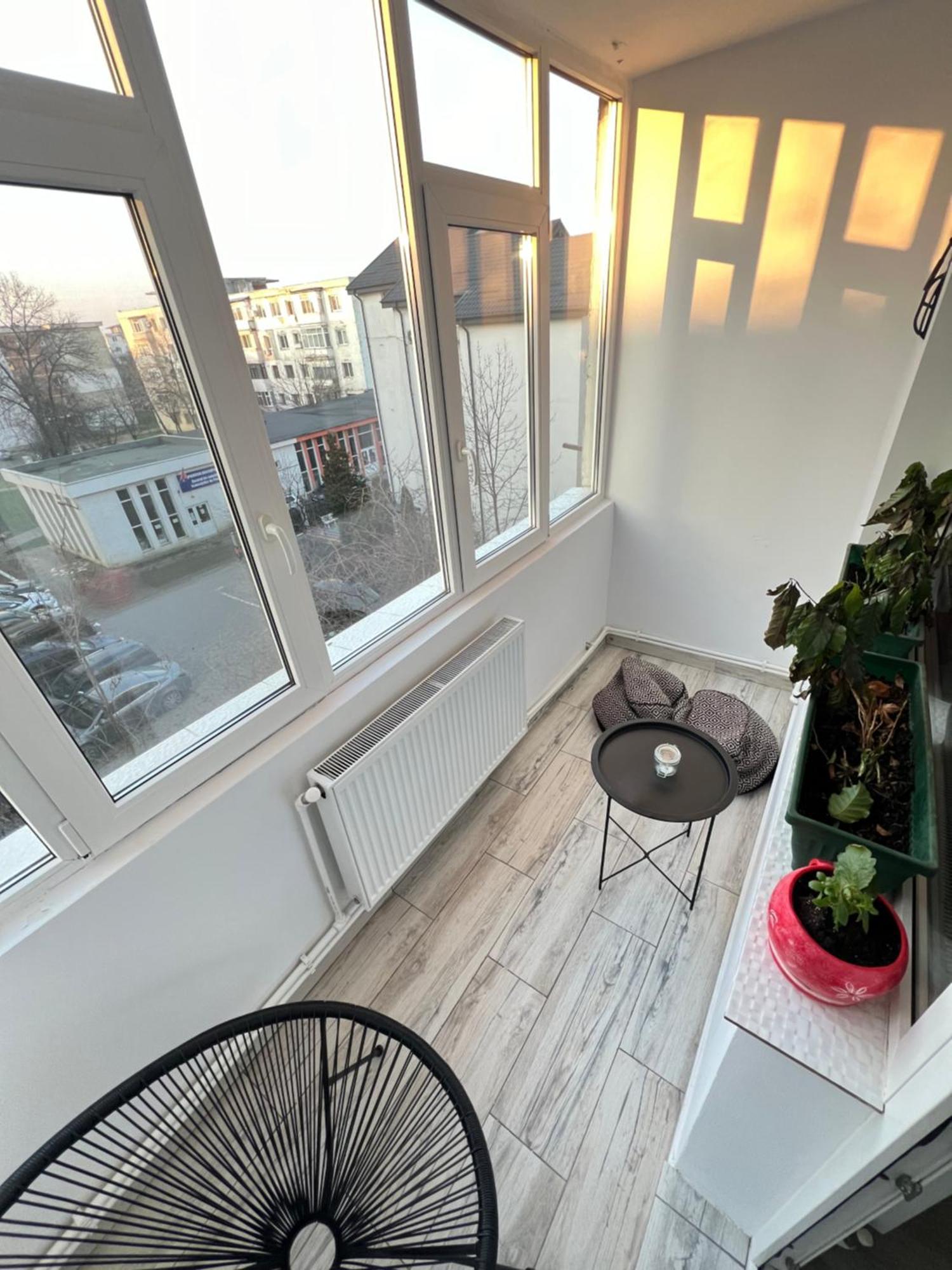 3 Rooms Apartment Airy & Bright Palas Style Iasi Exterior foto