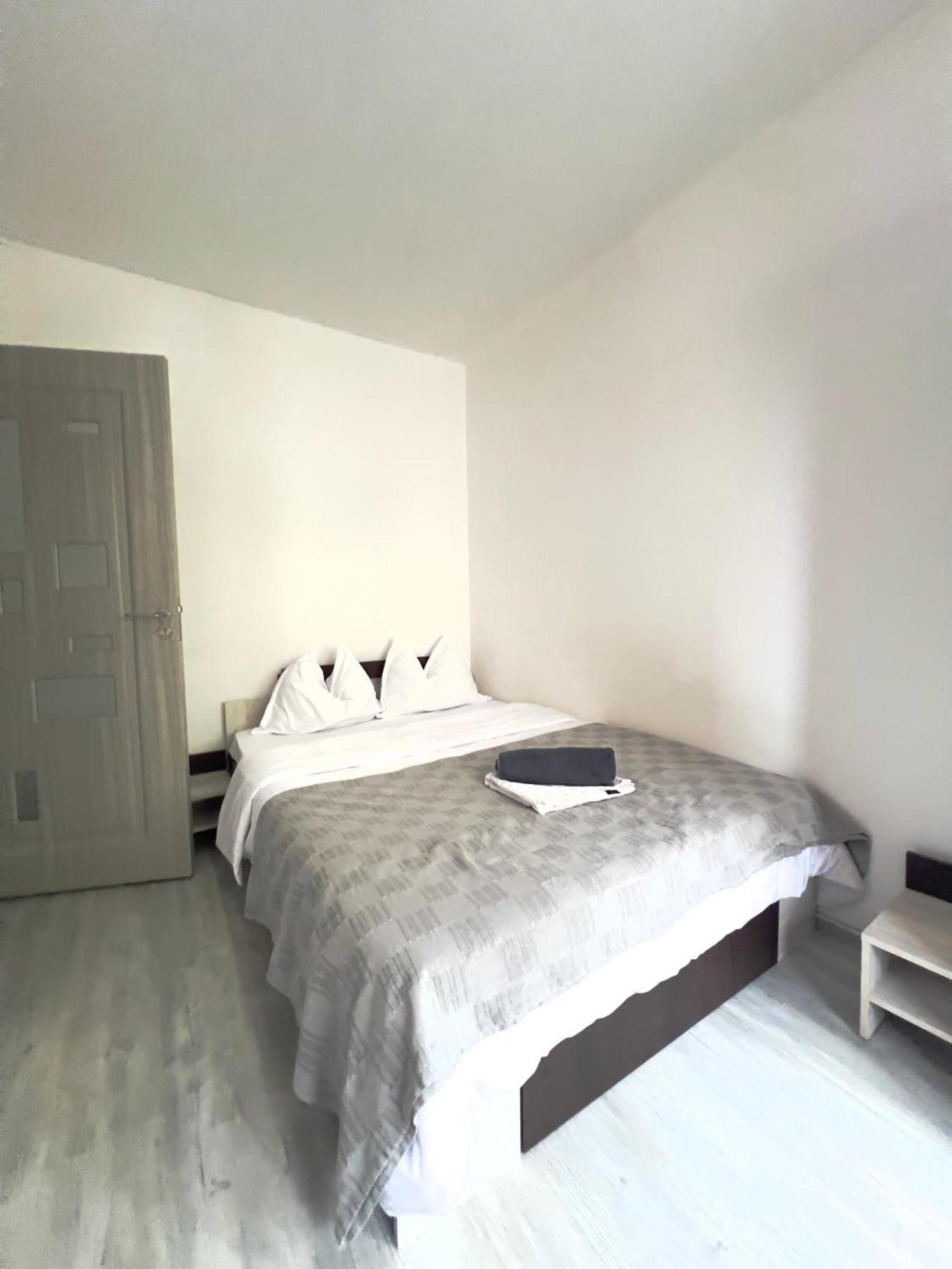 3 Rooms Apartment Airy & Bright Palas Style Iasi Exterior foto
