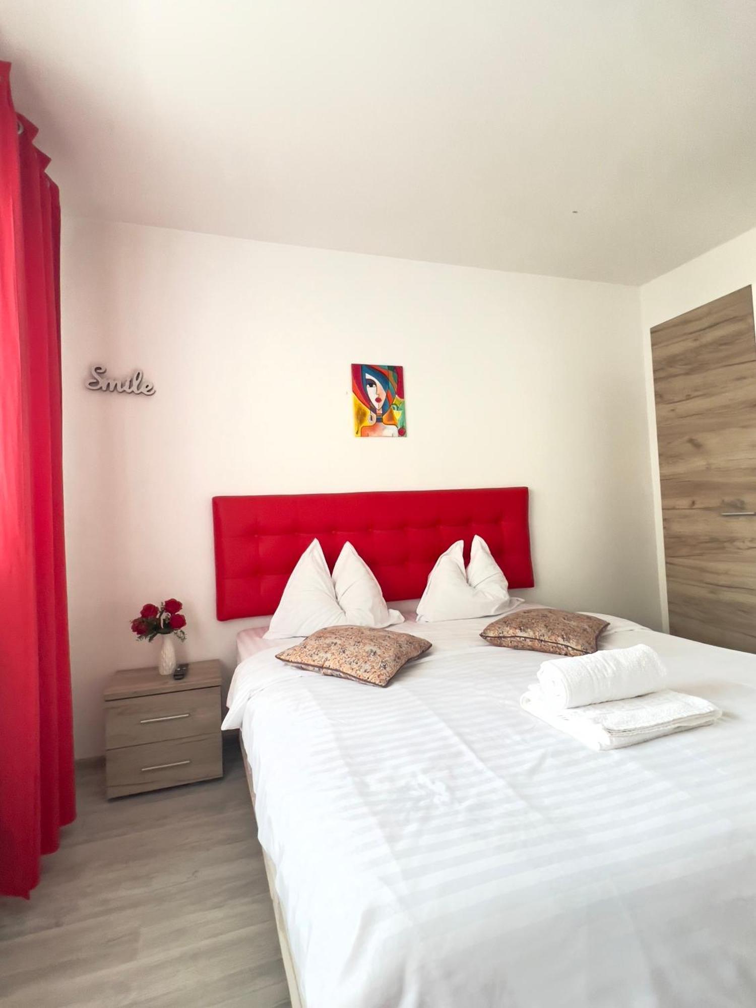 3 Rooms Apartment Airy & Bright Palas Style Iasi Exterior foto